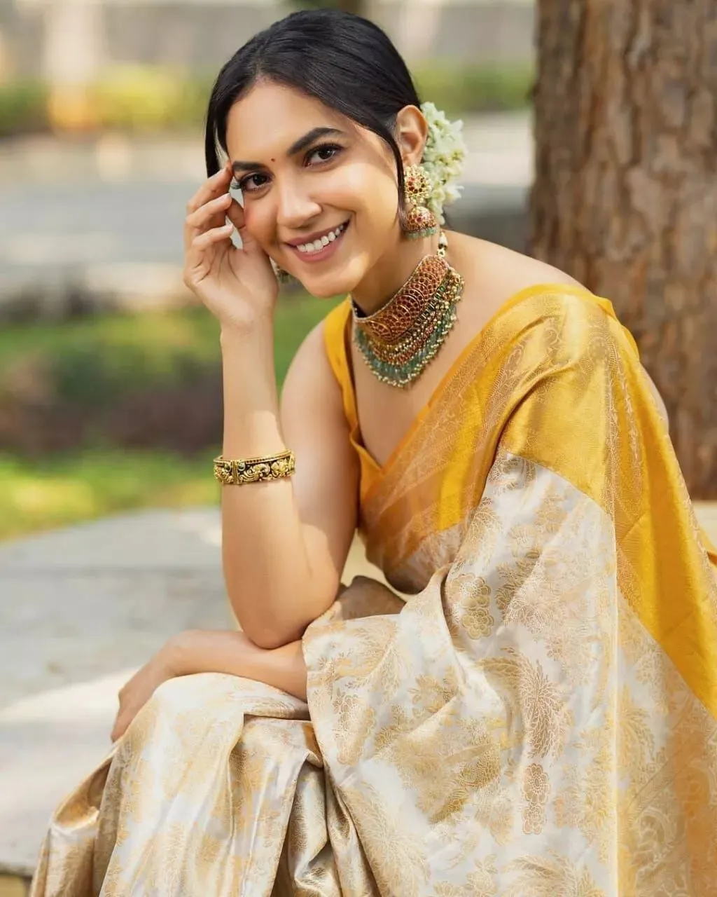 Designer Festival Collection Soft Lichi Silk Saree & Blouse